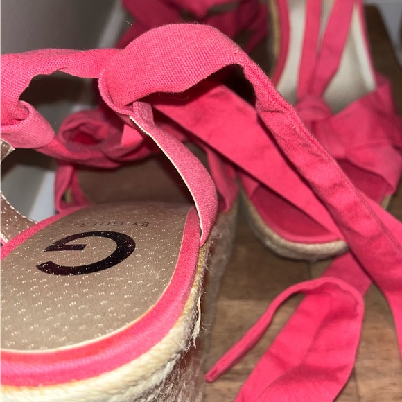 Preloved Guess Rattan Bottom Hot Pink Lace Up Wedges Size 10 Medium - Picture 4 of 7